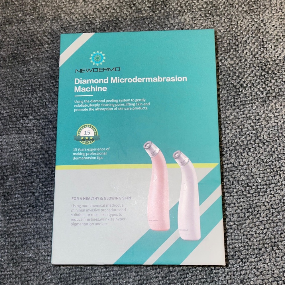 Diamond microdermabrasion machine